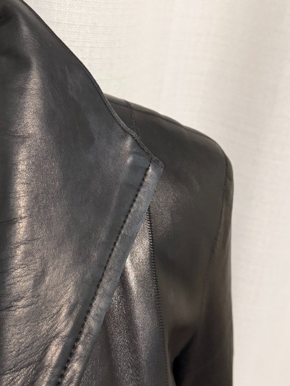 Cole Haan Black 100% Lambskin Leather Jacket Size 2 - Picture 3 of 12